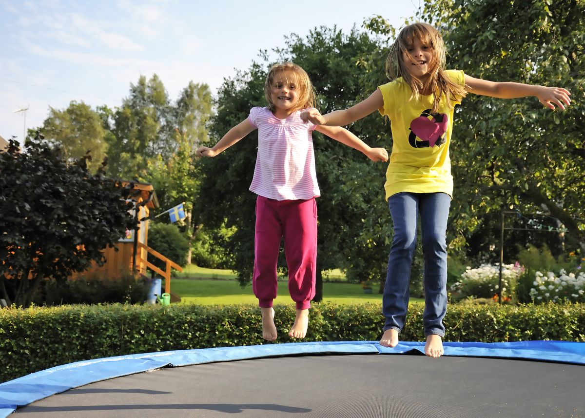 Auf den Trampolinen geht es hoch hinaus. Auf den Trampolinen geht es hoch hinaus.