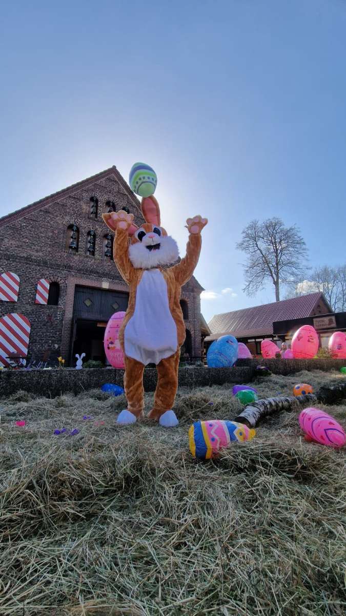 Das größte Osternest Deutschlands entsteht am Grimpinger Hof in Olfen