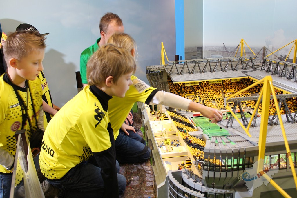 der SIGNAL IDUNA PARK aus Lego