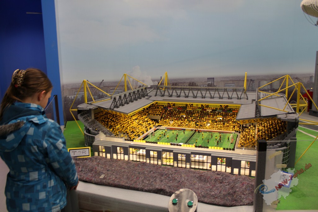 der SIGNAL IDUNA PARK aus Lego