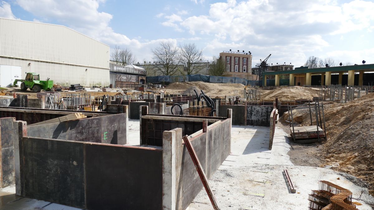 Baustelle der Achterbahn Star Trek: Operation Enterprise im Movie Park Germany