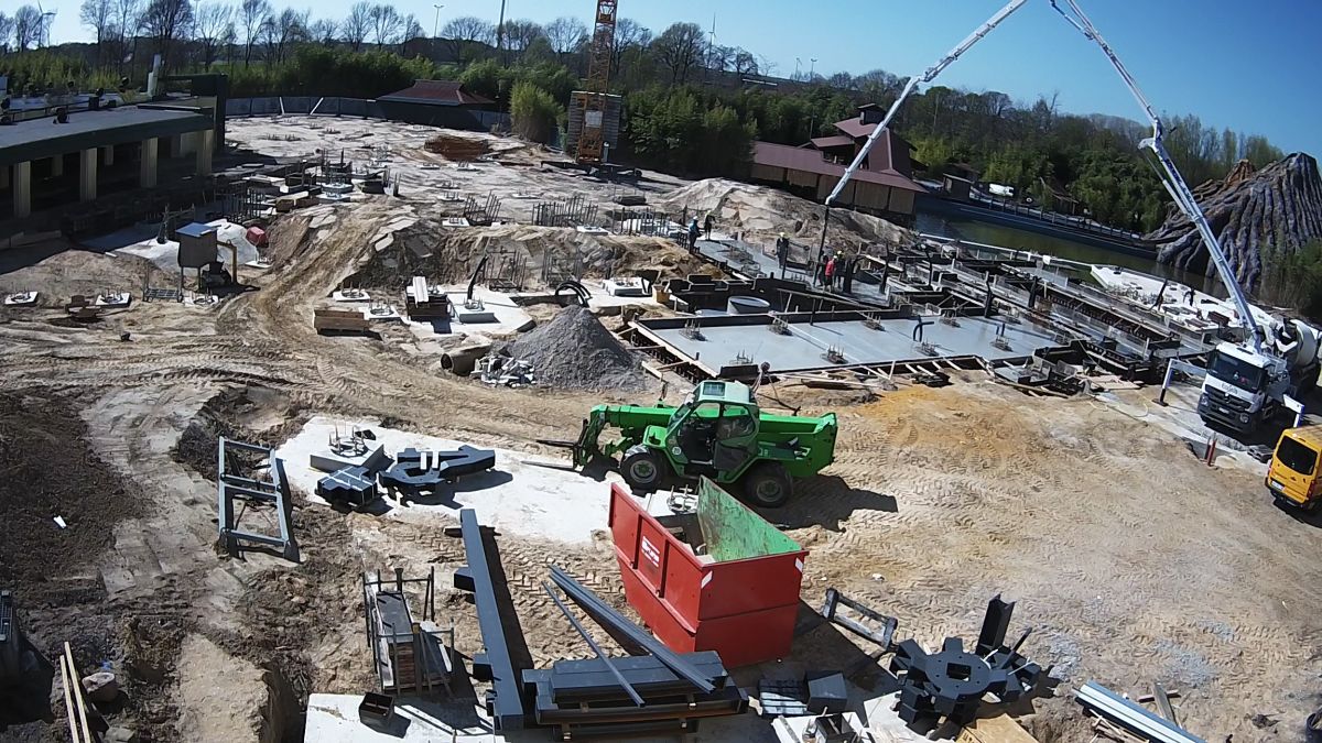 Baustelle der Achterbahn Star Trek: Operation Enterprise im Movie Park Germany