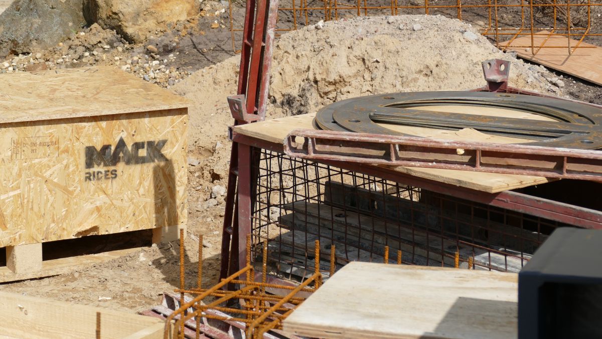 Baustelle der Achterbahn Star Trek: Operation Enterprise im Movie Park Germany