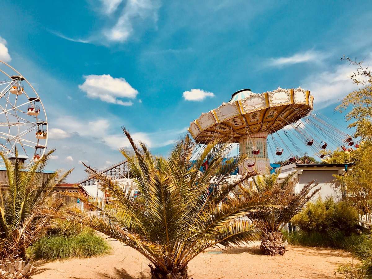 Pier Side Carousel im Movie Park Germany