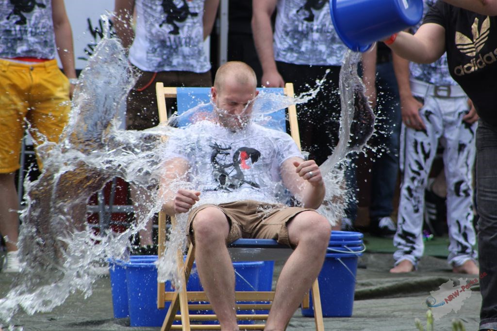 Wet T-Shirt Contest während der Fantasypride