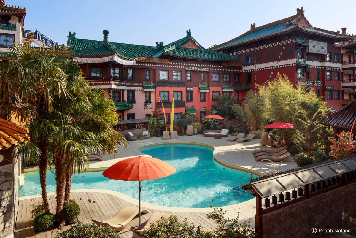 Hotel Ling Bao Pool