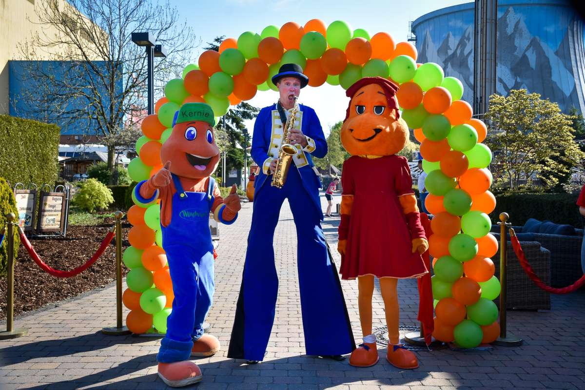 Entertainer Eddie und die Maskottchen Kernie und Kerna freuen sich auf die Saison 2020 in Kernie´s Familienpark