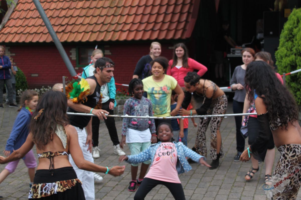 Limboshow bei den langen Sommerabende