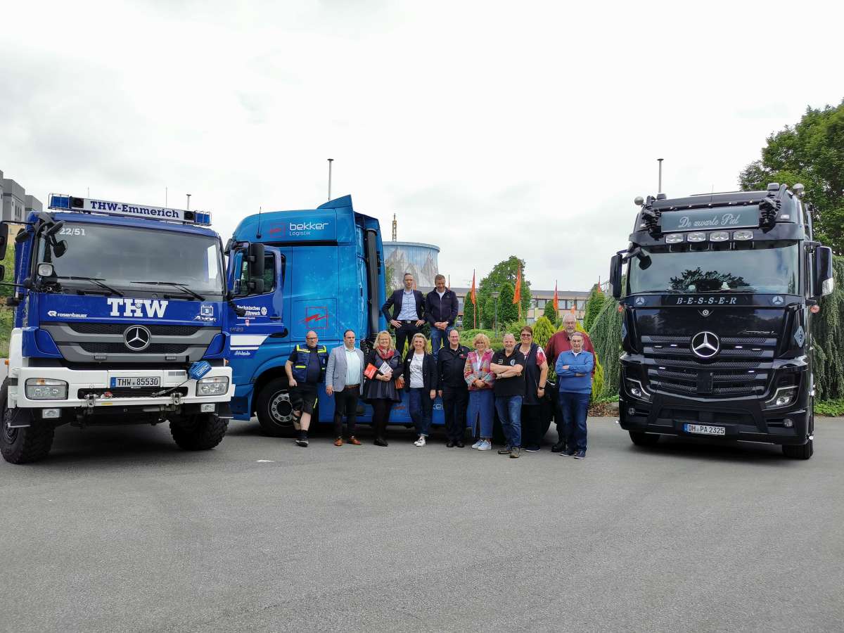 Teilnehmer, Unterstützer und Organisatoren trafen sich zur Pressekonferenz anlässlich Wunderland Kalkar On Wheels 2024 ©Messe Kalkar