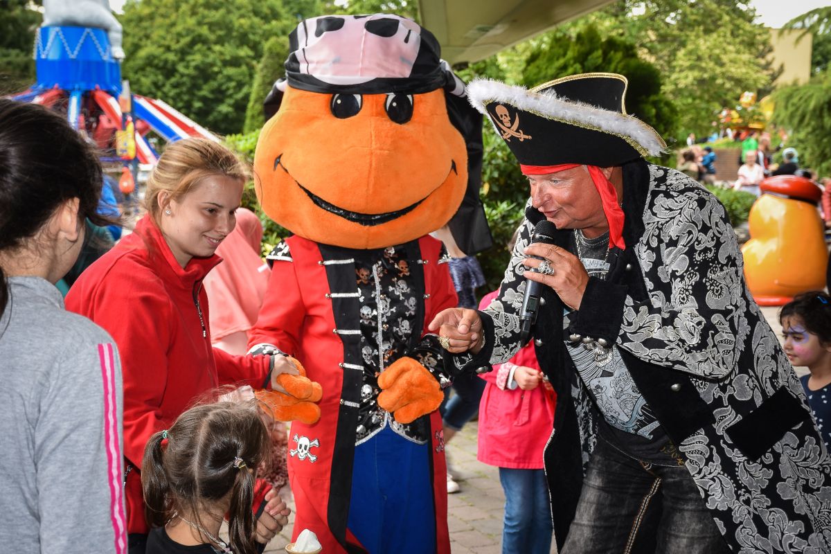  Rückblick Piratentag 2017 in Kernie´s Familienpark (Die Piraten Kernie und Sänger und Entertainer Willi Girmes  gingen im vergangenen Jahr gemeinsam im Wunderland Kalkar vor Anker) 