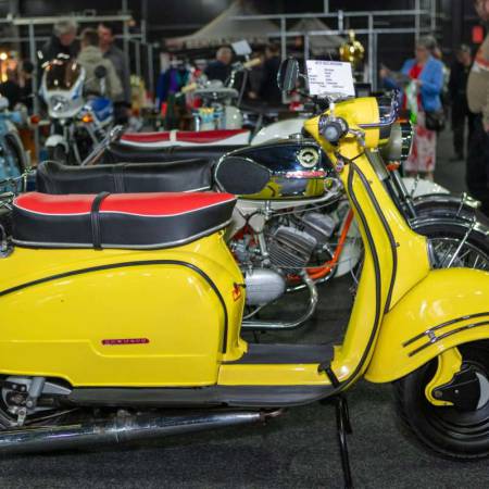 Bromfiets- en Motorbeurs Kalkar - Benzingeruch, Chrom & Geschichte